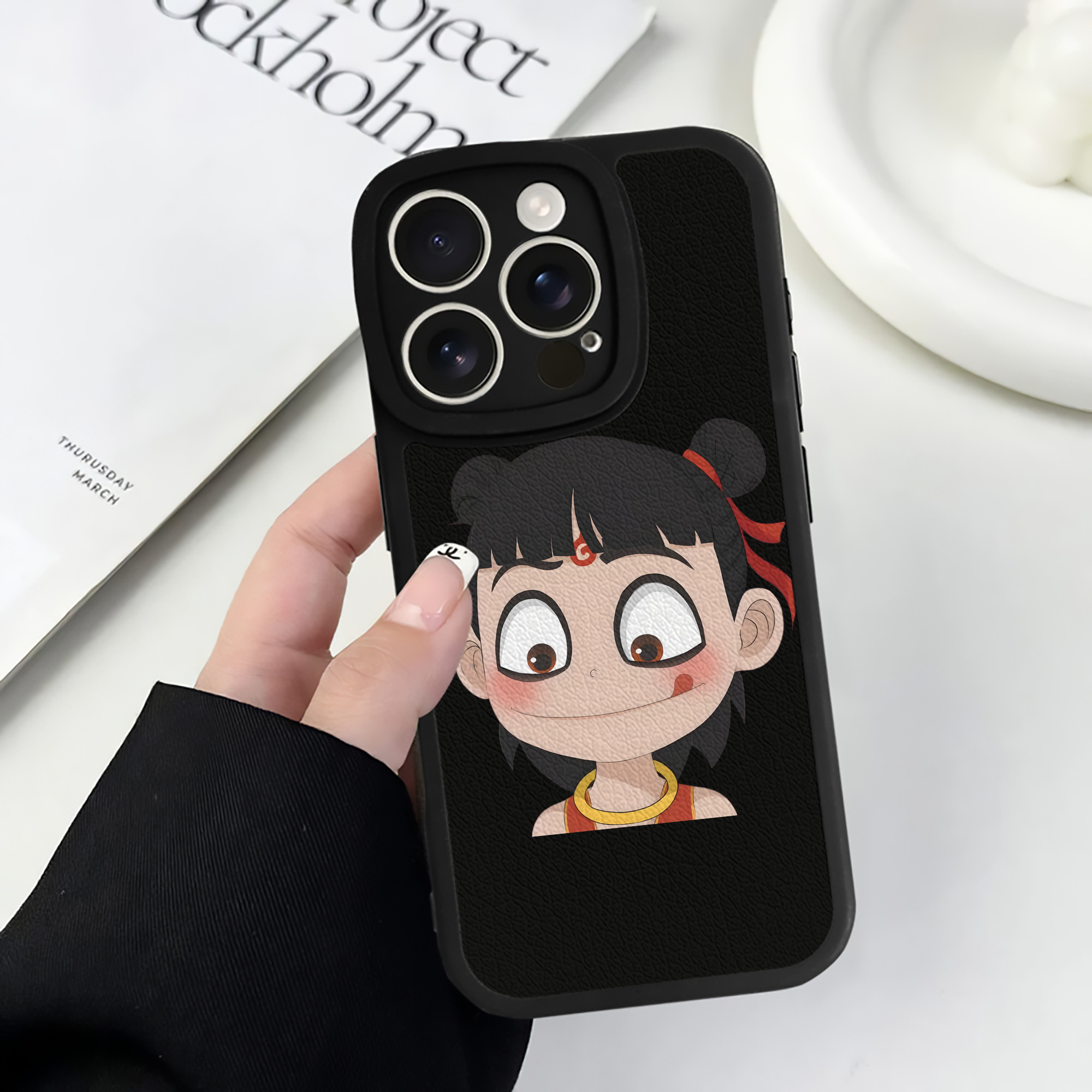 （画像用） Ne Zha 2 ナタ 魔童の大暴れ 【iPhone 16シリーズ対応】シリコンスマホケース（レザー調） 材質：シリコン